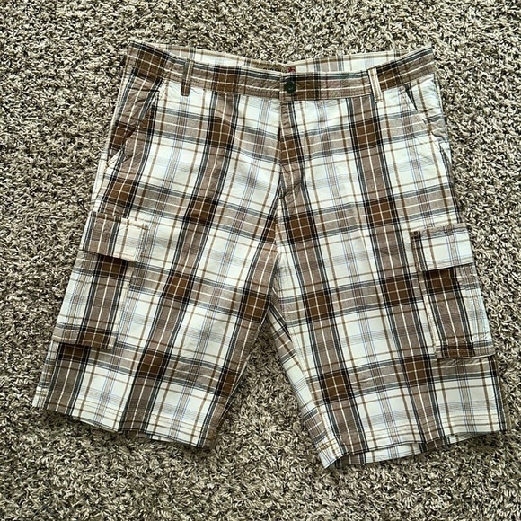 Red Snap Men’s Brown/White plaid cargo shorts Sz 38 - Picture 1 of 4